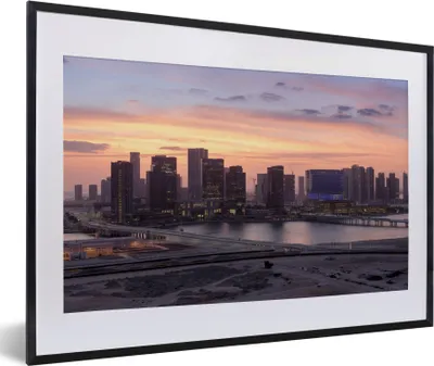 Produktbild von MuchoWow® MuchoWow® Gerahmtes Poster Die Hauptstadt der Vereinigten Arabischen Emirate am Morgen 60x40 cm - Poster mit zchwarzem Bilderrahmen - Schlafzimmer - Plakat in Rahmen - Drucken