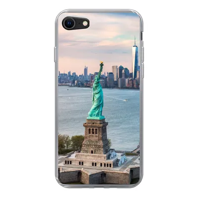 Produktbild von MuchoWow® Handyhülle Schutzhülle Hülle für iPhone 8 Freiheitsstatue mit der Skyline von New York Silikon Softcase Handy Hülle - Schutzhaube