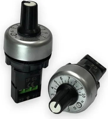 Zdjęcie produktu dla Potencjometr 10 kΩ / 5 kΩ jednoobrotowy IP64, średnica 22 mm 5 kΩ