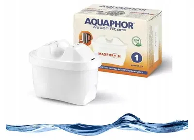 A water filter cartridge and its packaging are shown against a white background, with a stylized water wave at the bottom.