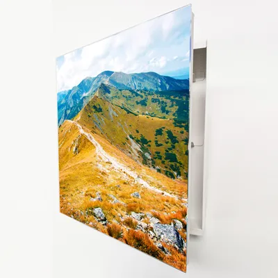 Produktbild von Schlüsselkasten Weiß Metall, Berggipfel Panorama Motiv hinter Glas, Moderne Schlüsselbox linksöffnend, 32x28x6,5 cm, 20 Haken für Ordnung im Flur.