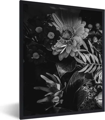 Produktbild von MuchoWow® Gerahmtes Poster Blumenstrauß - Stilleben - Blumen - Pflanzen - Rot 60x80 cm - Poster mit Schwarzem Bilderrahmen Wandposter Rahmen Foto Bilder - Premium - Wanddeko Wohnzimmer
