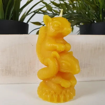 Obrázok produktu pre Včelí vosk sviečka veverička sviečka 9 cm