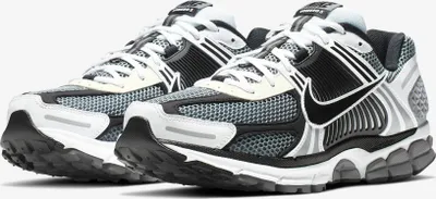 Produktbild von Nike Zoom Vomero 5 "Dark Grey Black White Metallic Silver", Größe: 37,5