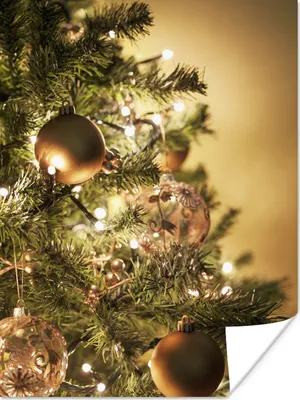 Produktbild von MuchoWow® Poster Ein Weihnachtsbaum mit bunten Kugeln 60x80 cm - Schlafzimmer Dekoration