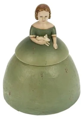 Imagen del producto de Caja "Meander" con diseño de niña y conejito, color verde, diámetro 18 cm, altura 20,5 cm