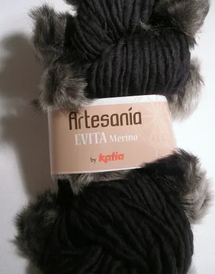 Produktbild von Evita Merino Wolle mit Kunstfellbommel von Katia, schwarz/grau (42)