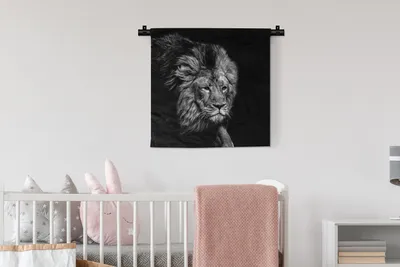 Produktbild von MuchoWow® Wandteppich Wandbehang Löwe - Tiere - Schwarz - Weiß 60x60 cm Tapisserie Dekoration Wandtuch - Dekorationen - Wand Decke