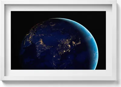 Produktbild von Globus im Weltraum– Wandbild mit Rahmen – Gerahmtes Bild  – Wanddekoration – 60x40 cm –  Schwarz Rahmen