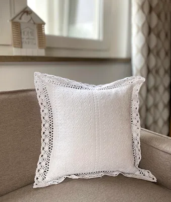 Produktbild von heimtexland ® Häkelspitze Deko Kissen Baumwolle Weiß Häkelborte Landhaus Häkelkissen Typ793 Kissenhülle 40 x 40 cm