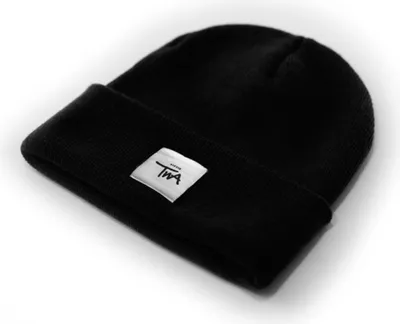 Produktbild von Strickmütze Modell TUA aus Polyacryl in der Farbe Schwarz