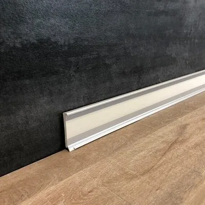 Produktbild von Sockelleiste Kunststoff 11.8 x 58 x 2500 mm Silber zum Kleben, Clipsen, Schrauben & Nageln PVC Hartschaum Fußleiste by PROVISTON 2.5 Meter | 1 Stück