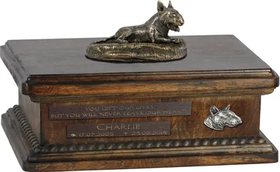 Zdjęcie produktu dla Bull Terrier VI - urna na psie prochy, personalizowana urna ze statuetką, drewniana urna z psem marki Art-Dog