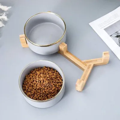 Produktbild von Famanu Keramische Futterstation mit Holzständer - Morsbeständig - Set von 2