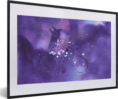 Produktbild von MuchoWow® MuchoWow® Gerahmtes Poster Manta - Weltraum - Lila 60x40 cm - Poster mit zchwarzem Bilderrahmen - Schlafzimmer - Plakat in Rahmen - Drucken