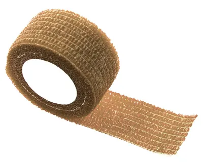 Produktbild von Perfekter Halt: Selbsthaftende Bandage elastisch für Sport & Alltag – Atmungsaktiver Fixierverband, reißfest – 25mm x 4500mm, beige, 1 Rolle