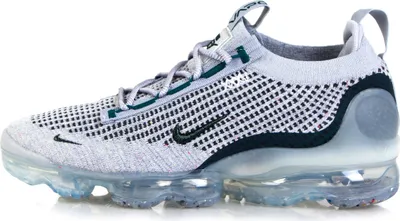 A studio shot of a Nike Air Vapormax 2021 FK SE shoe.