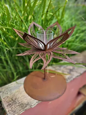 Produktbild von Edelrost Lotusständer mit Windlicht