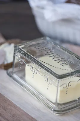 Produktbild von Wunderschöne Butterdose BEURRE aus Glas im Landhaus Stil