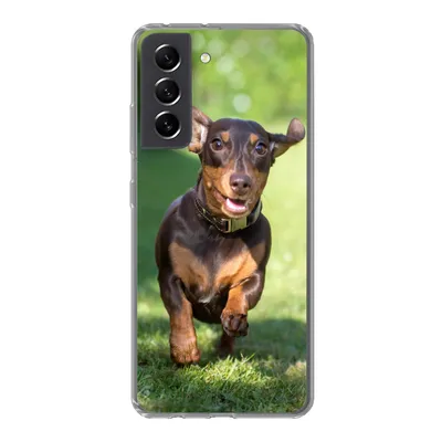 Produktbild von MuchoWow® Handyhülle Schutzhülle Hülle für Samsung Galaxy S21 FE Ein sprintender Dackel Silikon Softcase Handy Hülle - Mobiltelefonhülle