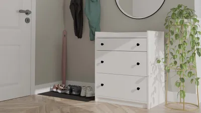 Immagine prodotto di Comodino a 3 cassetti con maniglie e parte superiore rialzata