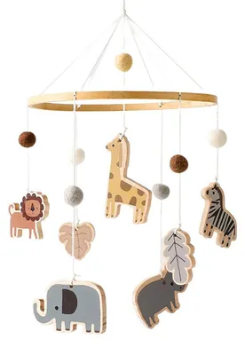 Immagine prodotto di Mobile per culla in legno con palline di feltro, con motivi di giraffa, leone e altri animali. Campanello da appendere alla culla, ideale come regalo per neonati