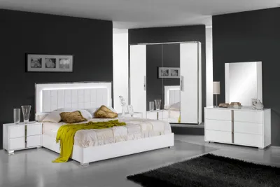 Immagine prodotto di Camera da letto: letto, comodino, armadio, cassettiera, specchio, set doppio, 6 pezzi.