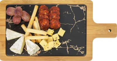 Produktbild von Krumble Trinkbrett - Servierbrett - Servierbrett aus Holz - Tapasbrett - Käsebrett - Schneidebrett - Brotbrett - Zubereitungsbrett - Holz - Marmoroptik - Spülmaschinenfest - 17,5 cm x 33 cm x 1,5 cm (lxbxh) - Schwarz mit Braun und Gold