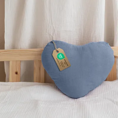 Imagen del producto de Cojín decorativo corazón azul sin volantes, sin aplicación dorada - muselina