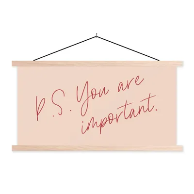 Produktbild von MuchoWow® Textilposter Text - P.S. Du bist wichtig - Zitate 120x60 cm mit holzfarbenen Rahmen - Klemmleiste