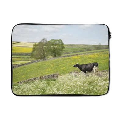 Produktbild von MuchoWow® Laptop Hülle 13 Zoll Kuh - Blumen - Tiere Laptoptasche - Laptophülle - Sleeve - Rundumschutz