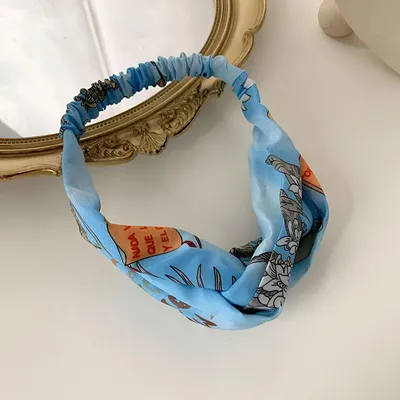 Produktbild von Satin-Haarband mit exotischem Blumenprint in elegantem Blau