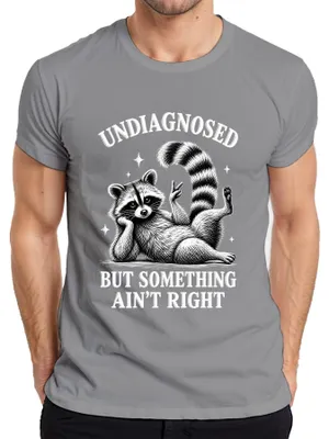 Productafbeelding van Undiagnosed But Something Ain't Right Wasbeer Trash Panda Ironische heren T-shirt, grijs, maat M