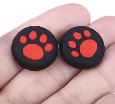 Image de Poignées pour pouce compatibles avec XBOX/PS4/PS3 – Poignées pour pouce – 2 pièces – Noir/Rouge – Motif pattes de chat – Accessoires compatibles avec PS4/PS5/XBOX – Universel – CHPN