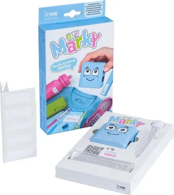 Produktbild von DIY MARKY - Individuell gestaltbarer Kinderstempel für Kinderkleidung und Gegenstände | Inklusive Tinte für bis zu 1000 Abdrücke | Komplettset mit Etiketten und Heißsiegel-Klebeband | (Blau)