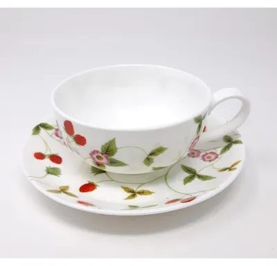 Produktbild von Teetasse mit Untertasse MIRELLA Erdbeeren für 200ml weiß rot Porzellan TeaLogic