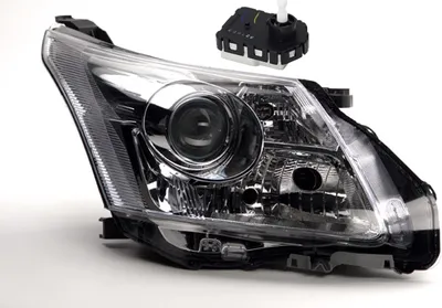 Zdjęcie produktu dla Johns, przednie reflektory pasujące do Toyota Avensis T27 09-11 HHB3 prawe + serwomotor 8113005310 8113005311 8113005312