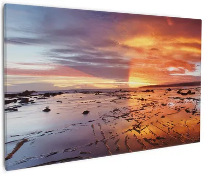 Produktbild von Wallario Premium Leinwandbild Wattwanderung am Meer bei Sonnenuntergang in Größe 60 x 90 cm