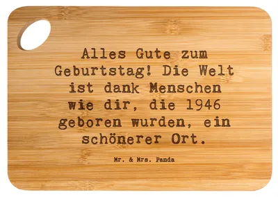 Produktbild von Mr. & Mrs. Panda Brett Spruch 1946 Geburtstag - Transparent - Geschenk, Frühstücksbrettchen, liebevolle Botschaft, Holzbrett, vesperbrett, Frühstücksbrett, Alter, geboren