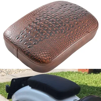 Zdjęcie produktu dla Uniwersalne siodełko pasażera wykonane ze skóry krokodyla, przeznaczone do motocykli