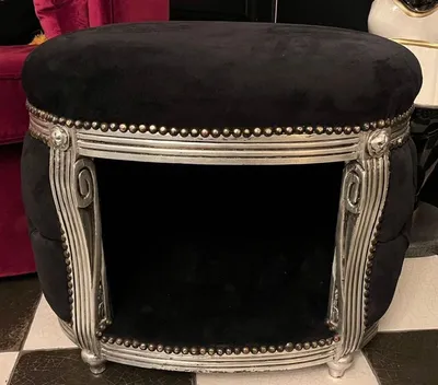 Produktbild von Casa Padrino Barock Hundebett & Katzenbett Schwarz / Silber - Handgefertigtes Hunde & Katzen Sofa im Barockstil - Barock Hunde & Katzen Möbel - Barock Tiermöbel - Edel & Prunkvoll
