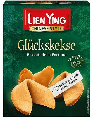 A box of Lien Ying Glückskekse (fortune cookies) with a depiction of the cookies on the front.