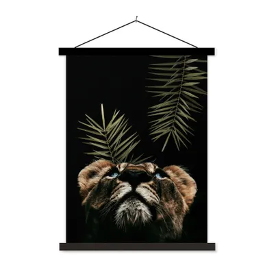 Produktbild von MuchoWow® Textilposter Tiger - Porträt - Pflanzen 90x120 cm mit schwarzem Rahmen - Dekoration