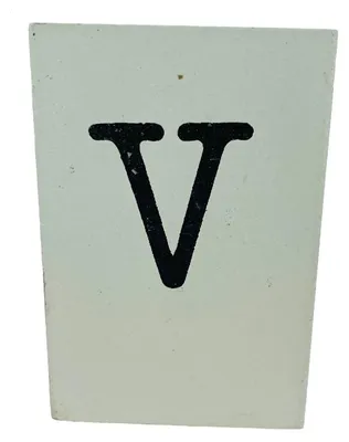 Produktbild von BaumwolleCounts Buchstabe V - Weiß