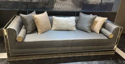 Produktbild von Casa Padrino Luxus Art Deco Sofa Hellblau / Silber / Creme - Verspiegeltes Wohnzimmer Sofa - Wohnzimmer Möbel - Art Deco Möbel - Luxus Möbel - Art Deco Einrichtung - Luxus Einrichtung