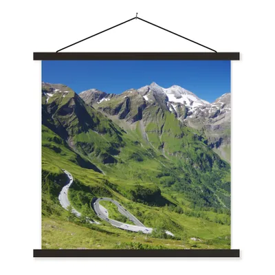 Produktbild von MuchoWow® Textilposter Die Großglocknerstraße durch die österreichischen Alpen 60x60 cm mit schwarzem Rahmen - Posteraufhänger