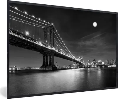 Produktbild von MuchoWow® MuchoWow® Gerahmtes Poster New York - Brücke - Manhattan - Schwarz - Weiß 90x60 cm - Poster mit zchwarzem Bilderrahmen - Fotorahmen - Foto-Plakat
