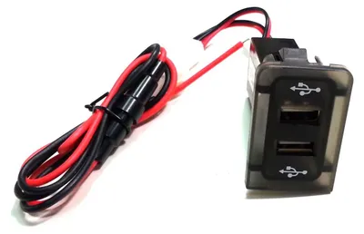 Zdjęcie produktu dla Ładowarka USB z dwoma portami USB do VW Golf 4 / Bora 4, czerwona