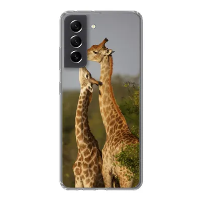 Produktbild von MuchoWow® Handyhülle Schutzhülle Hülle für Samsung Galaxy S21 FE Giraffe - Baum - Kalb - Porträt Silikon Softcase Handy Hülle - Mobiltelefonhülle