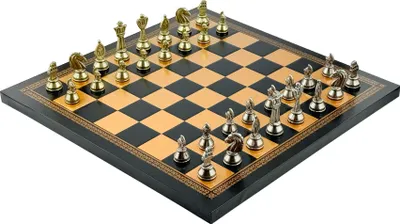 Produktbild von Exklusives römisches Schachset – Handgefertigte Metallfiguren von Italfama + Leder-Optik Schachbrett 33x33 cm
